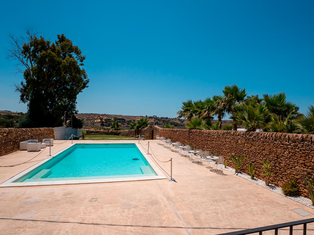 masseria con piscina Sicilia Feudo Nobile