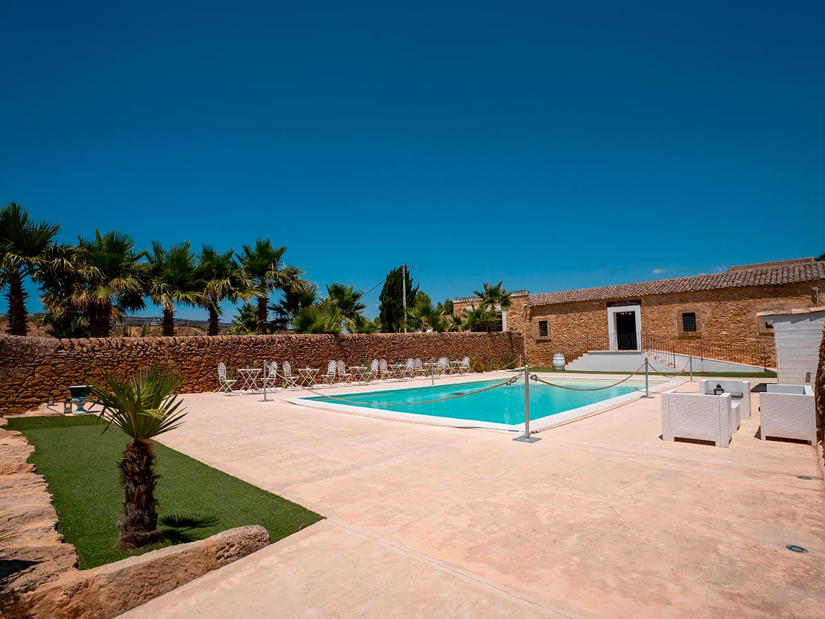 masseria con piscina Sicilia Feudo Nobile